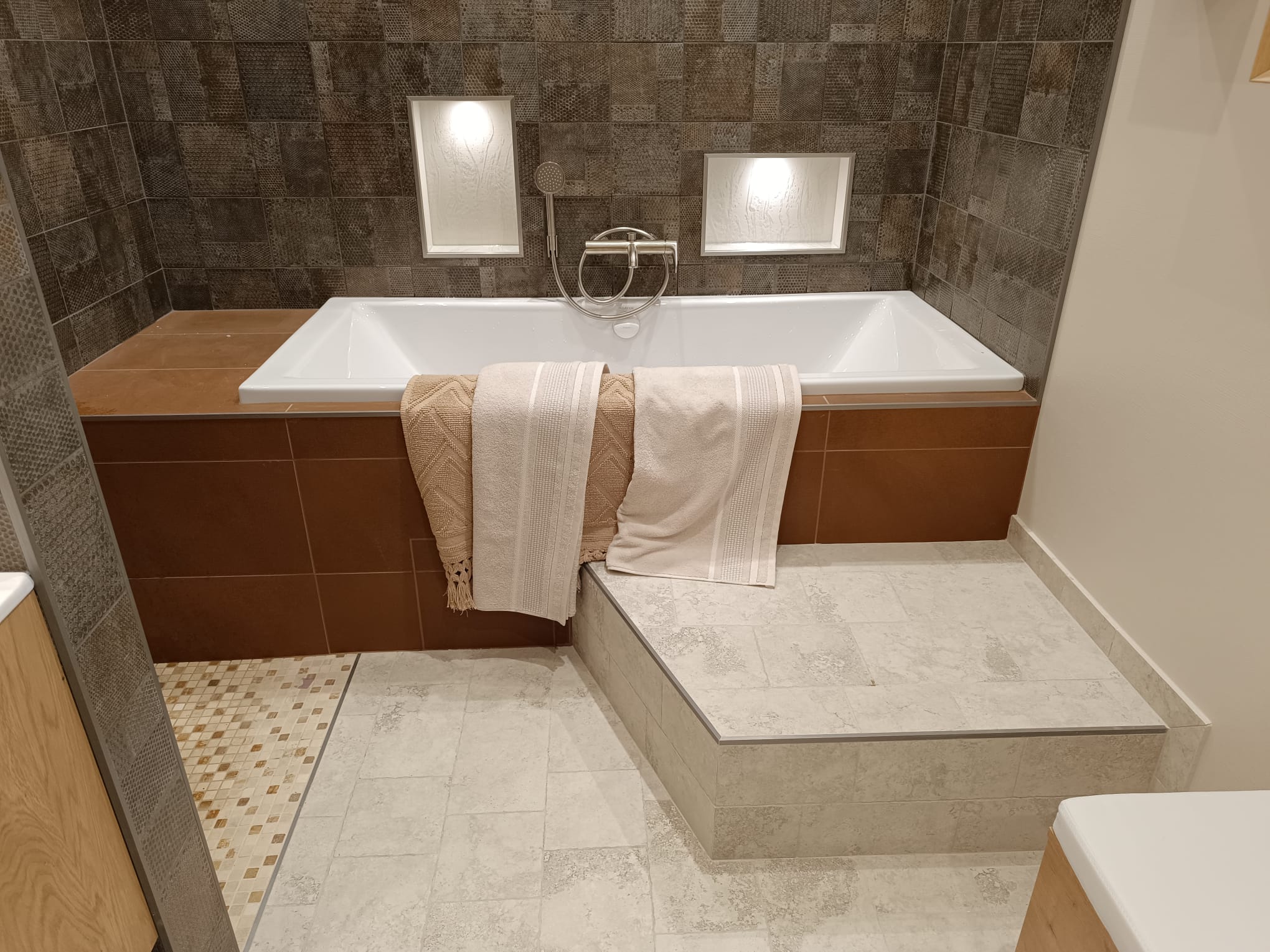 Baignoire surélevée terre cuite